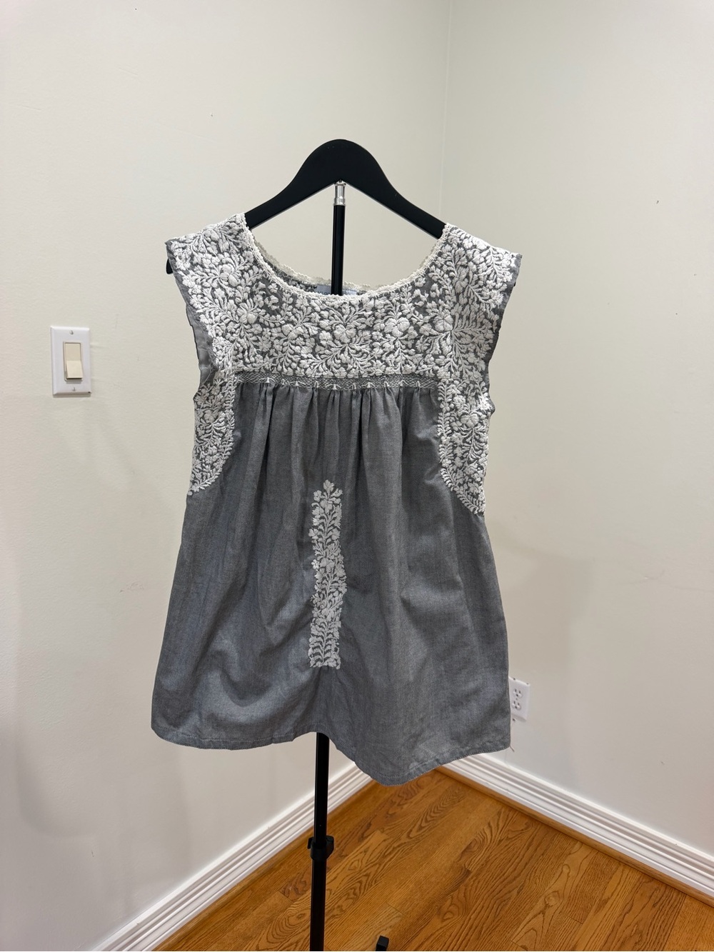 Mi Golondrina Mexico Gray White Hand Embroidered Top Size S